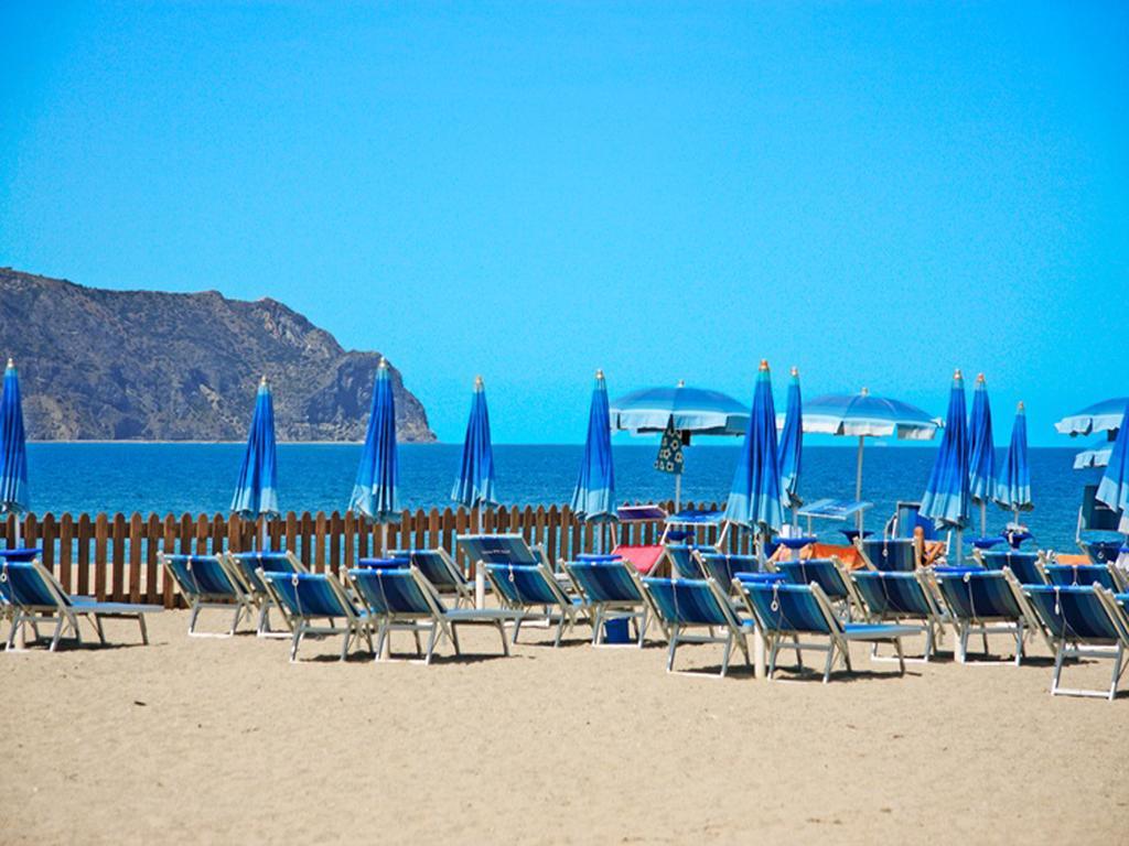 Baia Dei Delfini Aparthotel Furnari Exterior photo