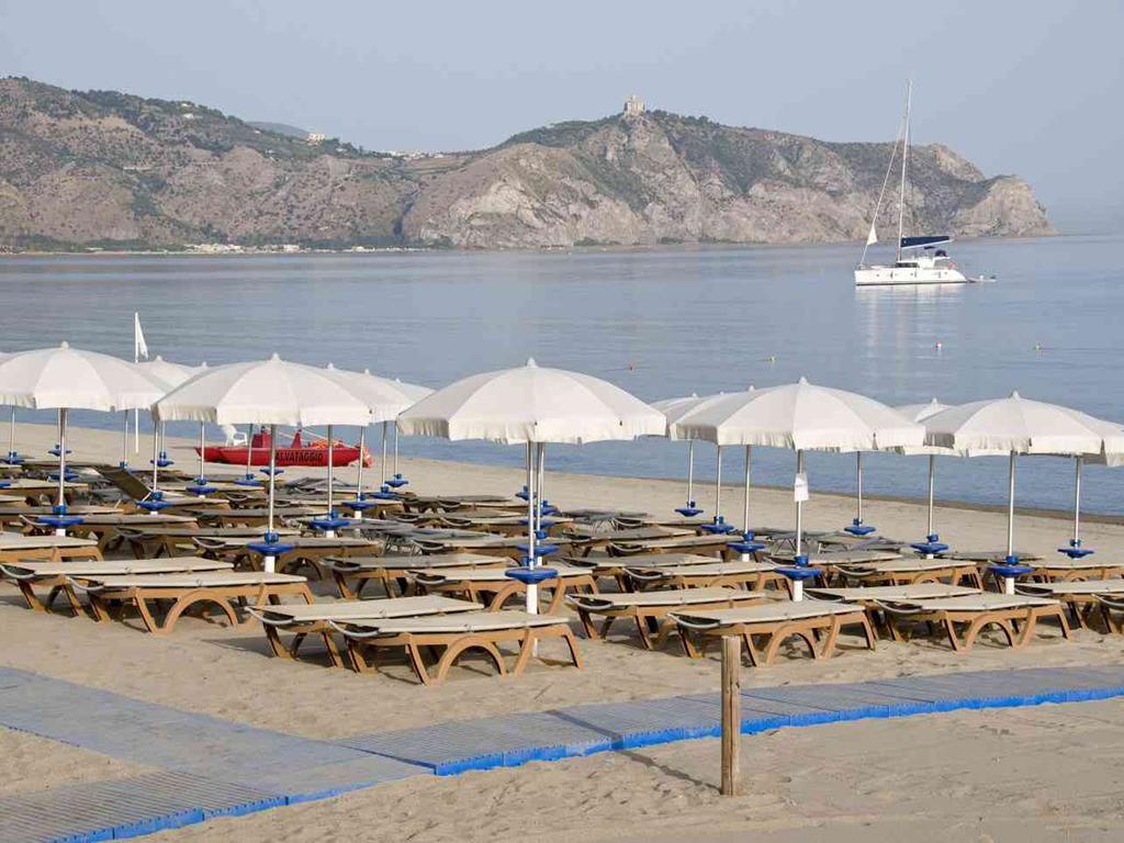Baia Dei Delfini Aparthotel Furnari Exterior photo